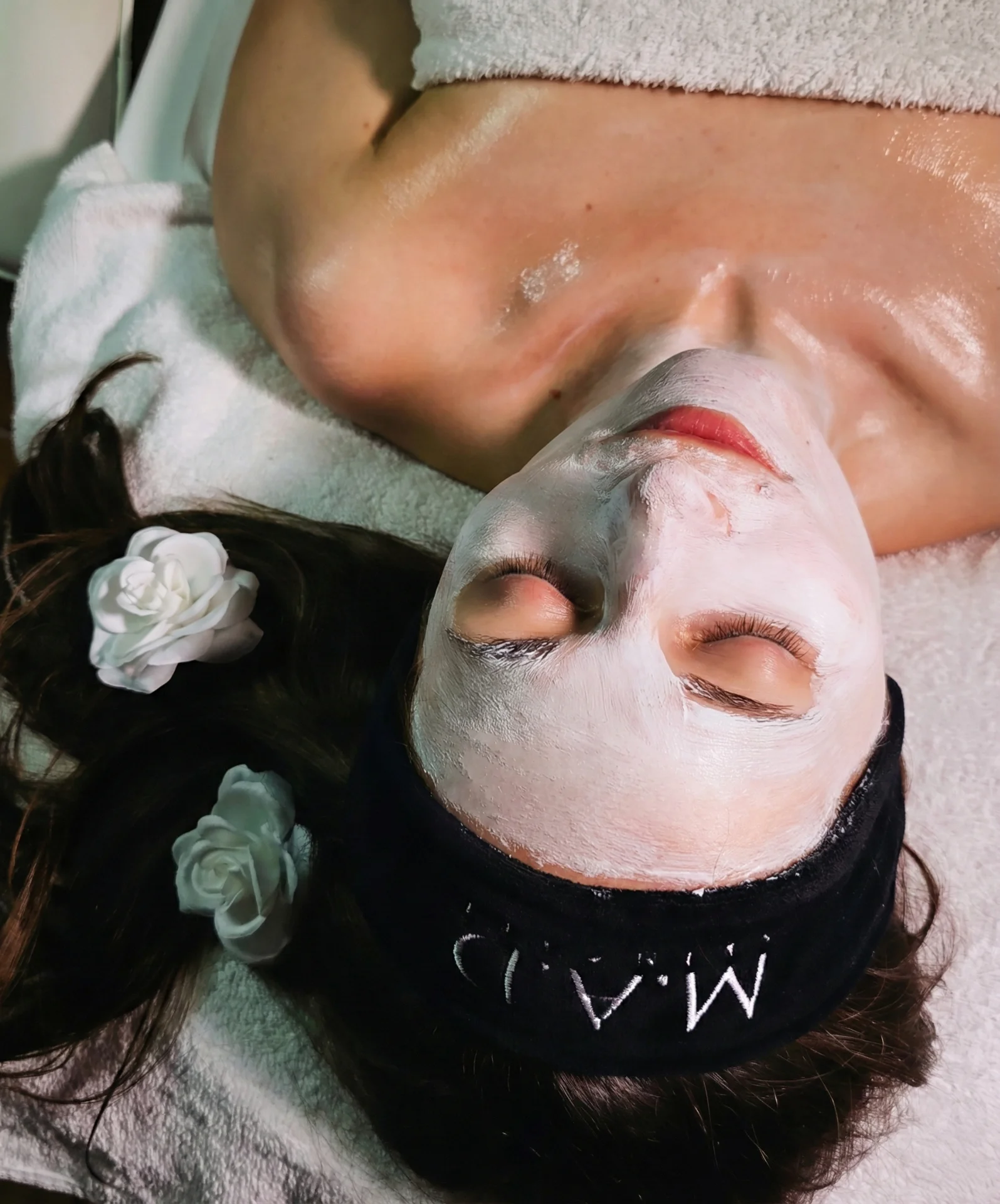 Terapia kwasami – skuteczna droga do zdrowej i promiennej skóry w gabinecie kosmetologii Ethereal Clinic